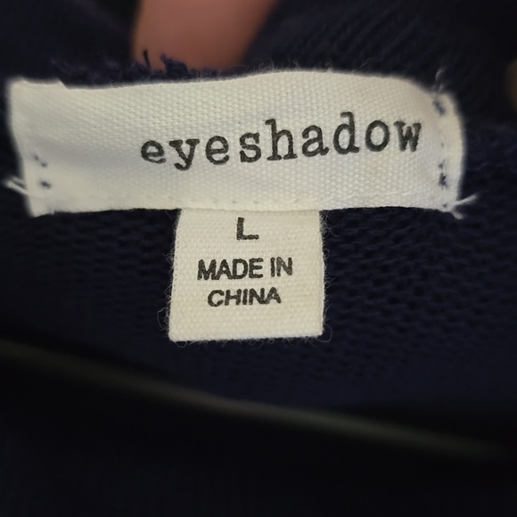 Eyeshadow - Picture 2 of 2